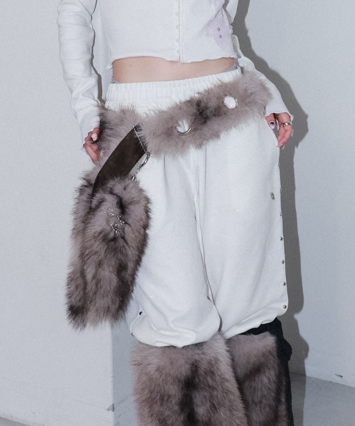 체리퀴리(CHERRYQUIRI) chubby fur tail keyring - beige