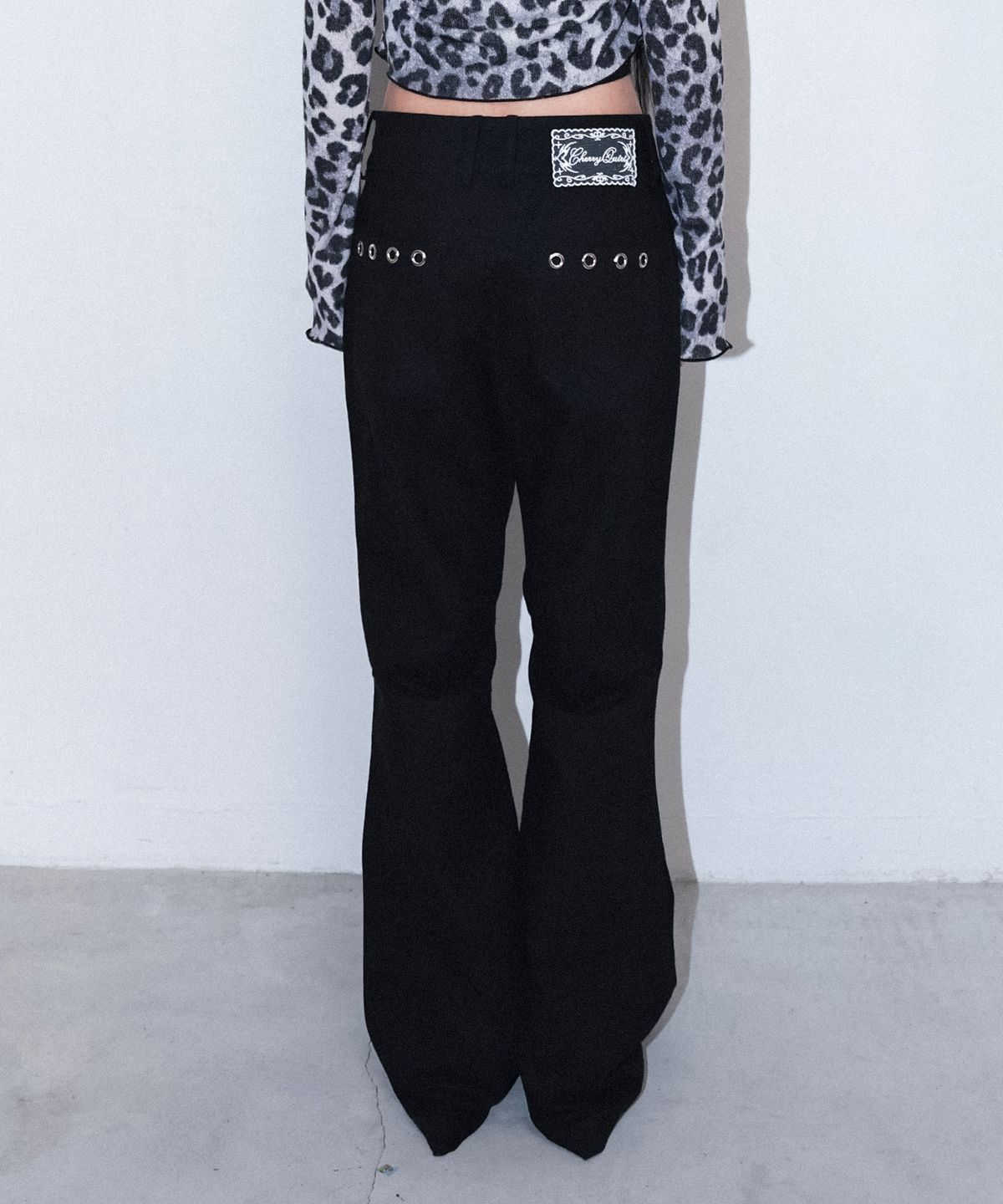 체리퀴리(CHERRYQUIRI) metalic stud boots cut pt - black