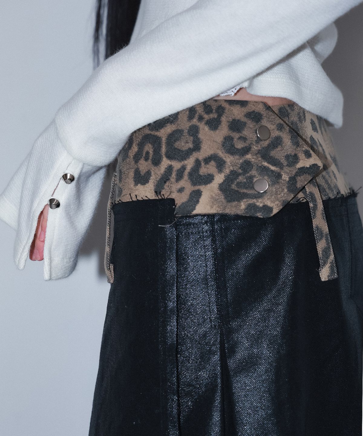 체리퀴리(CHERRYQUIRI) leopard long pleats wrap sk - black