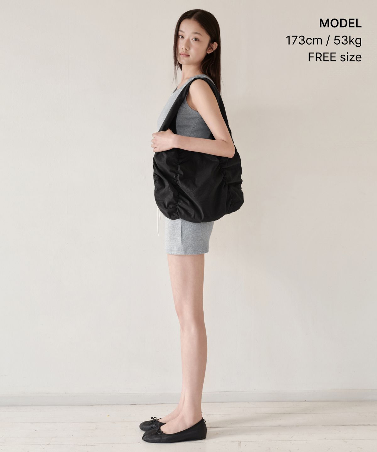 무신사 스탠다드 우먼(MUSINSA STANDARD WOMAN) 우먼즈 브라이트 셔링 숄더백 [블랙]