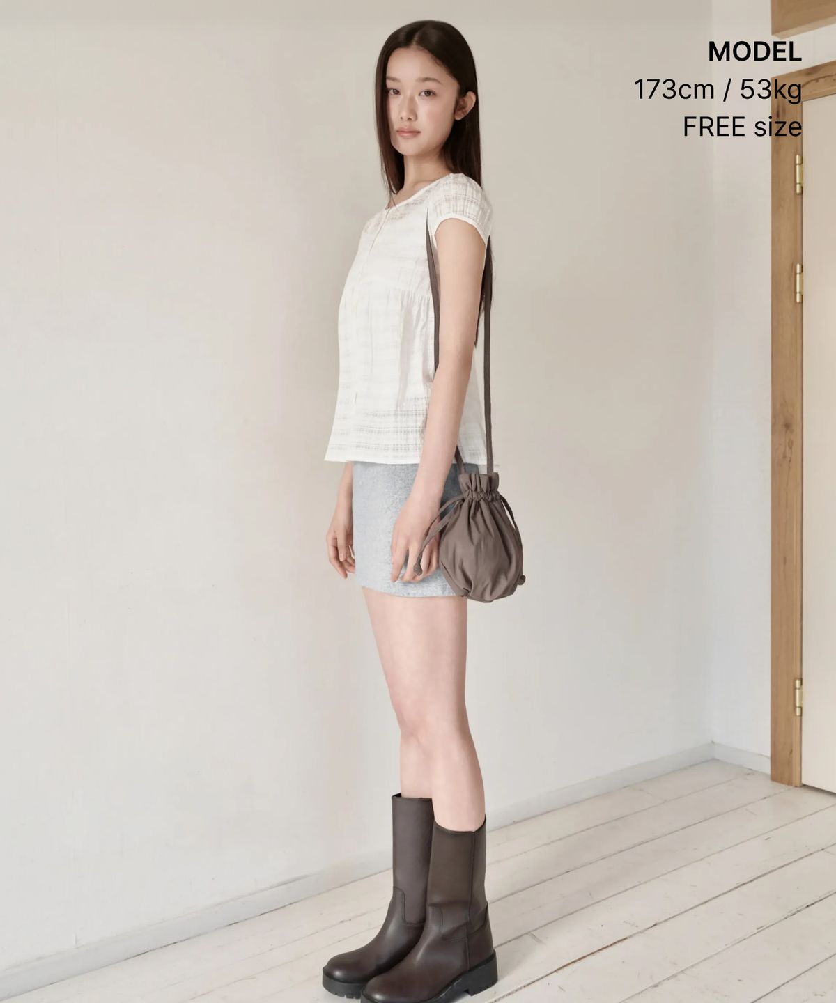 무신사 스탠다드 우먼(MUSINSA STANDARD WOMAN) 우먼즈 브라이트 미니 파우치백 [브라운]