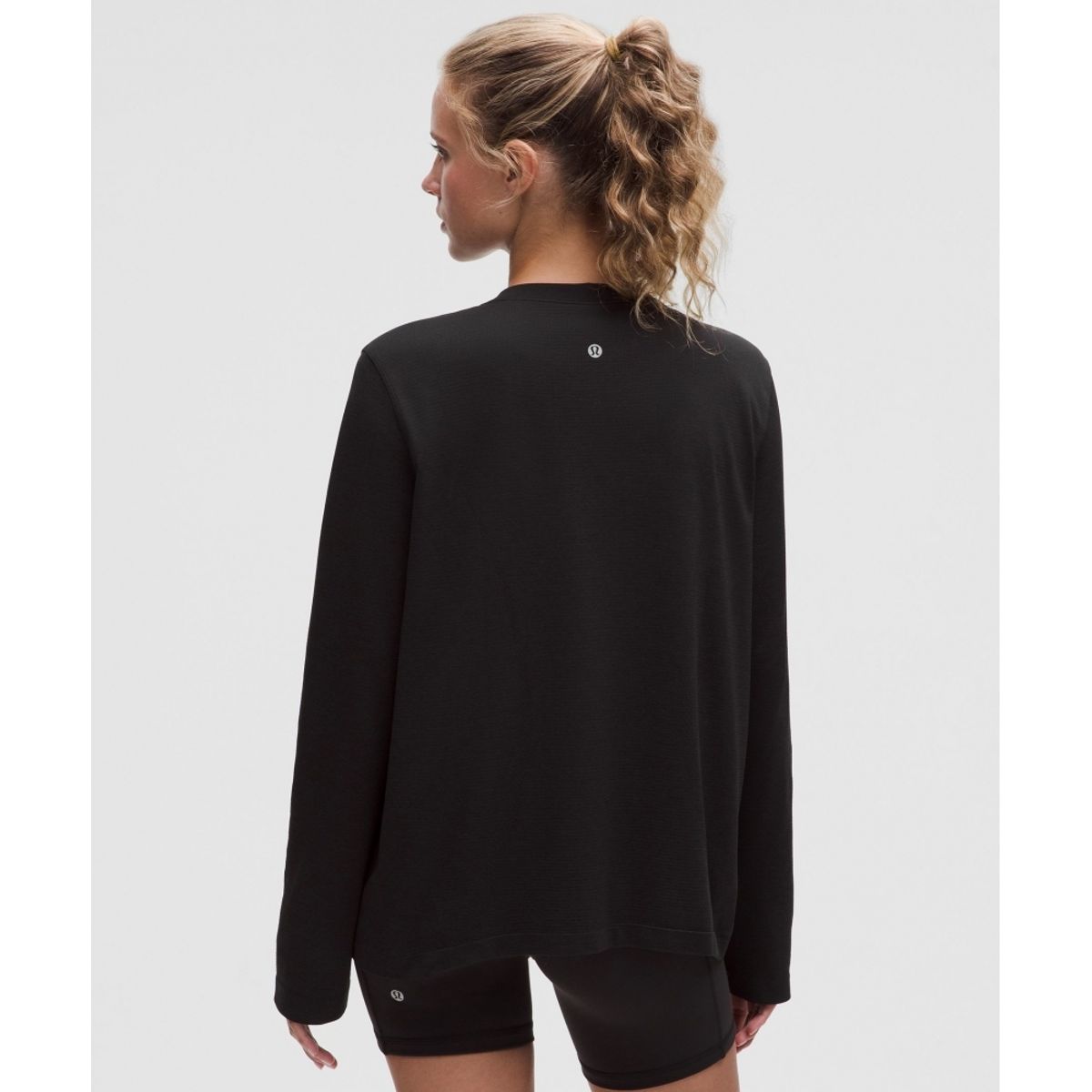 룰루레몬(LULULEMON) 스위프틀리 릴랙스드 롱슬리브 셔츠 *업데이트 핏  BLK BLK