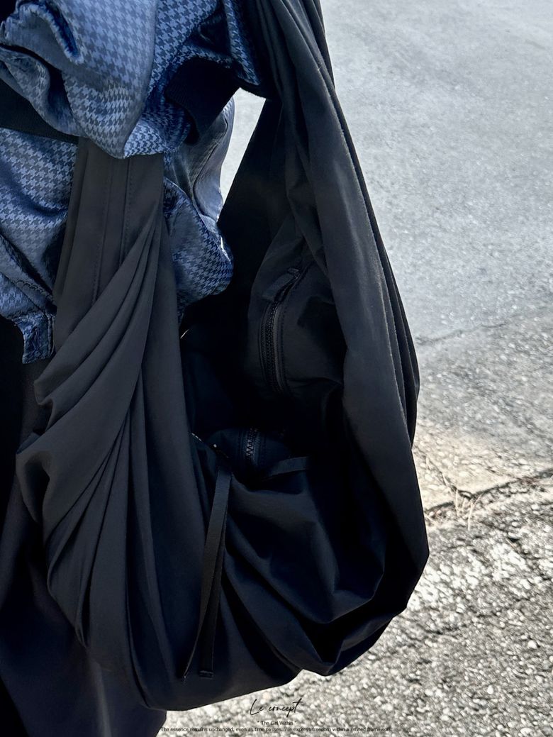 MUSINSA公式 | LECONCEPT Drape Shoulder Bag (Black)