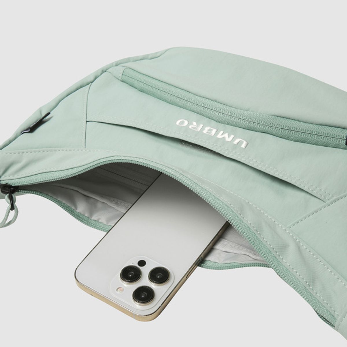 엄브로(UMBRO) 에센셜 포켓 호보백 민트 UR123CBG11