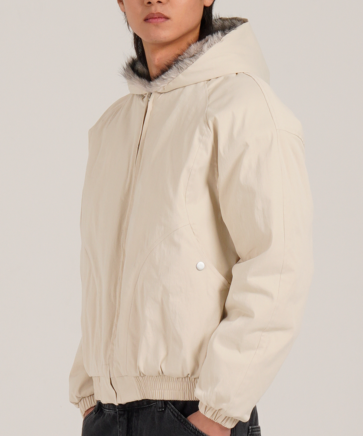 버튼서울(BUTTON SEOUL) 세미 크롭 라쿤 퍼 코튼 후드 집업 나그랑 워크 자켓 (아이보리)