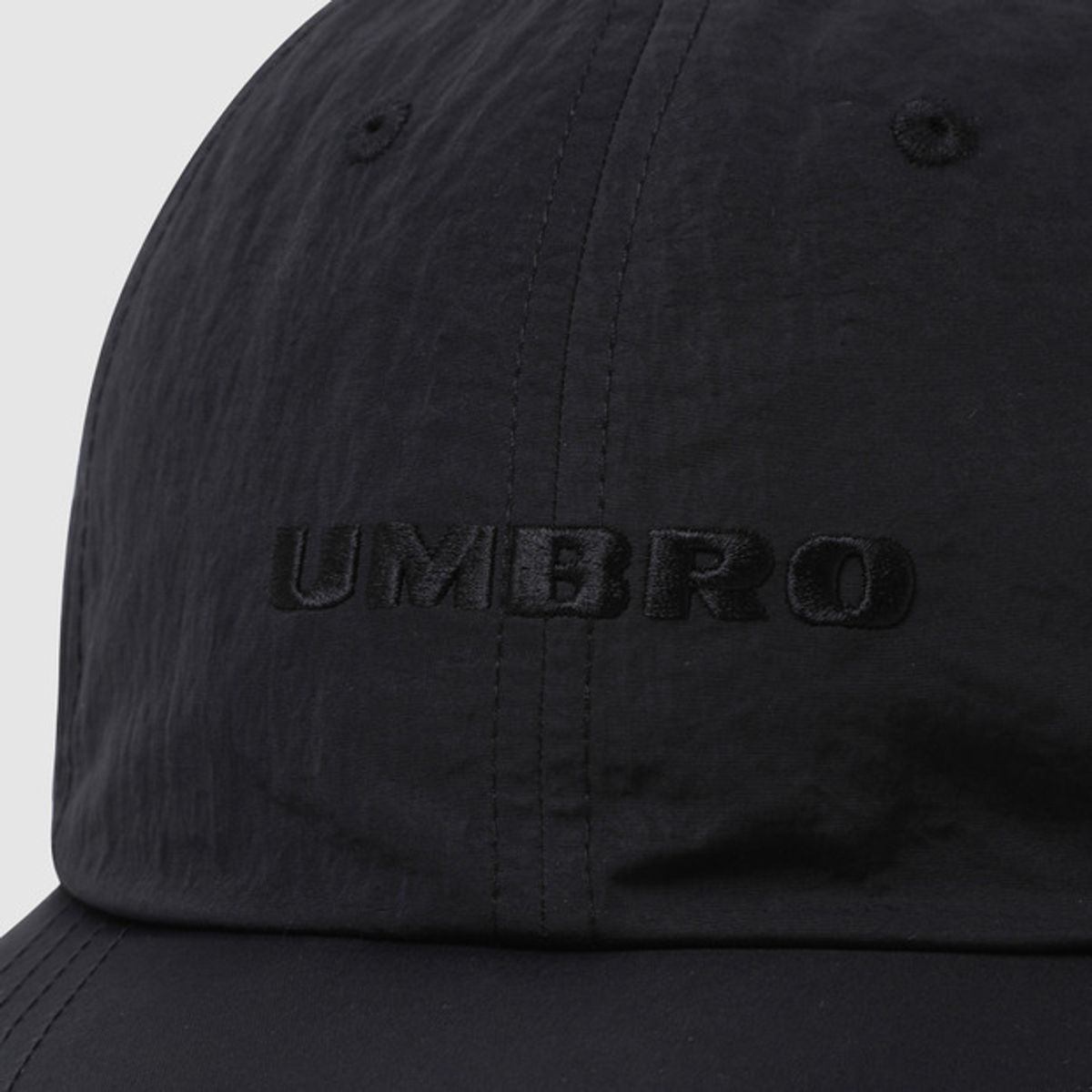 엄브로(UMBRO) 타슬란 레터 볼캡 블랙 UR121CCP21