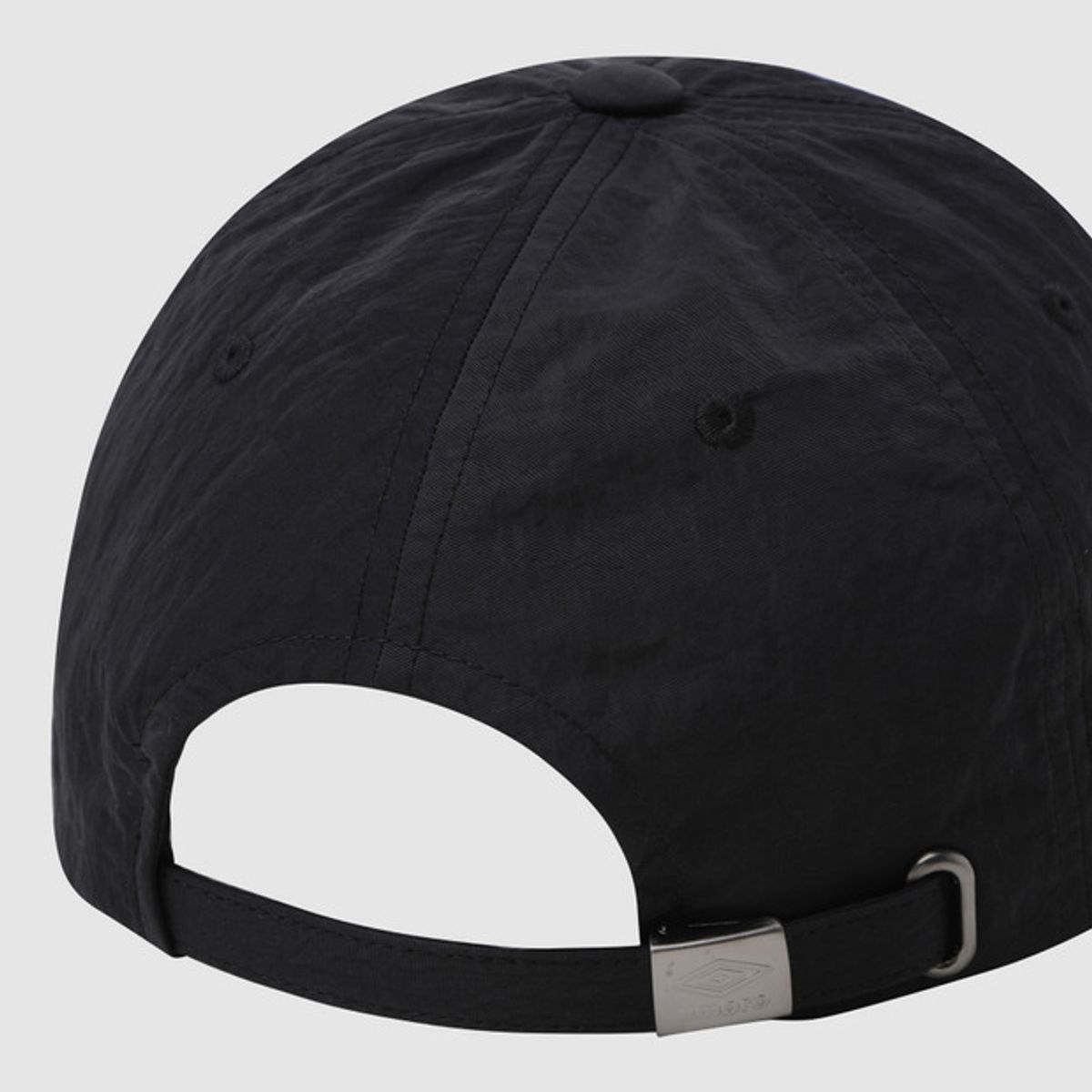 엄브로(UMBRO) 타슬란 레터 볼캡 블랙 UR121CCP21