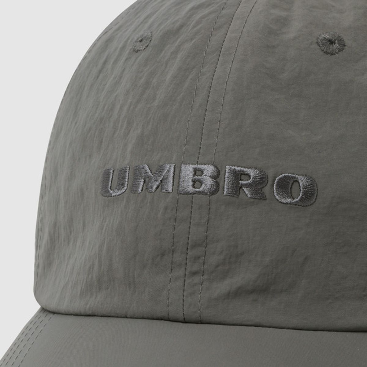 엄브로(UMBRO) 타슬란 레터 볼캡 카키 UR121CCP21