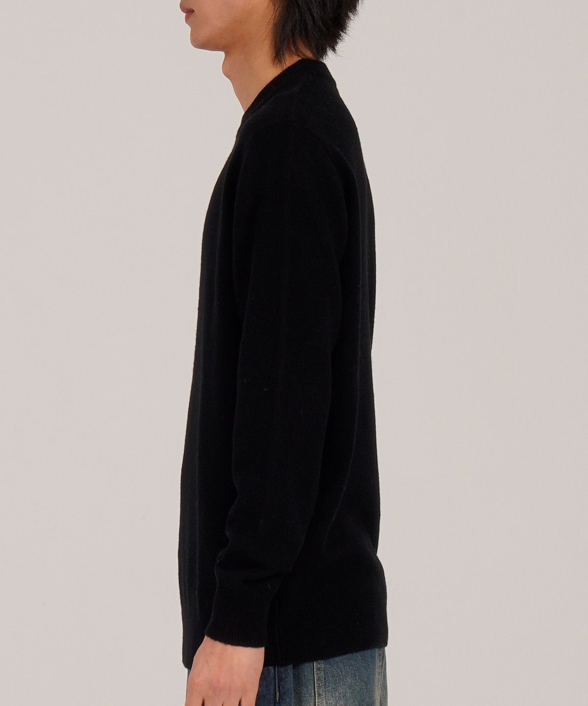 버튼서울(BUTTON SEOUL) [울90] 미니멀 크루넥 데일리 니트 (블랙)
