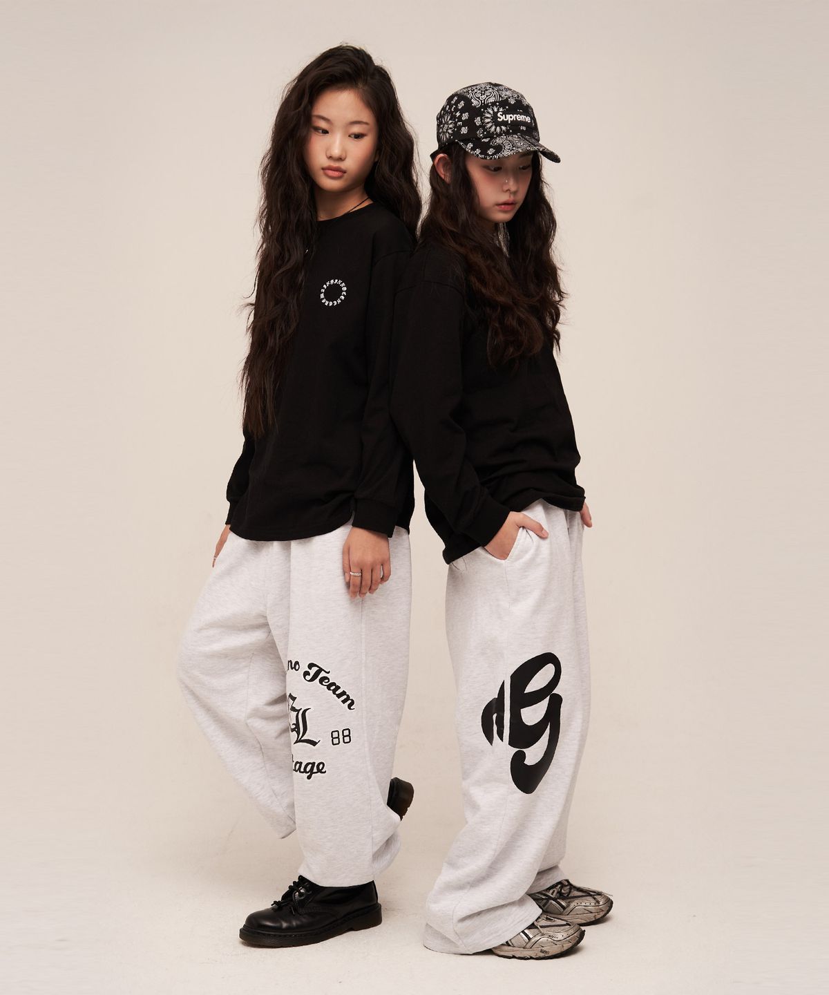 엘리메노영스터(ELIMENOYOUNGSTER) EY 팀스테이지 키즈 스웻 팬츠 3Color