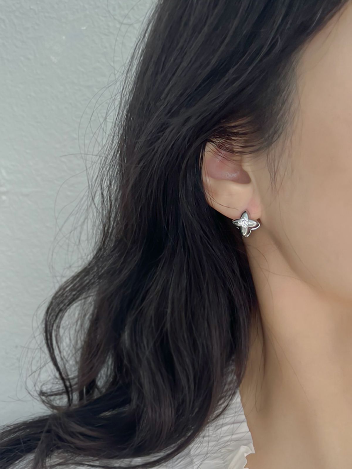 소수(SOSOO) Mini Star Cubic Zirconia One-touch Earrings