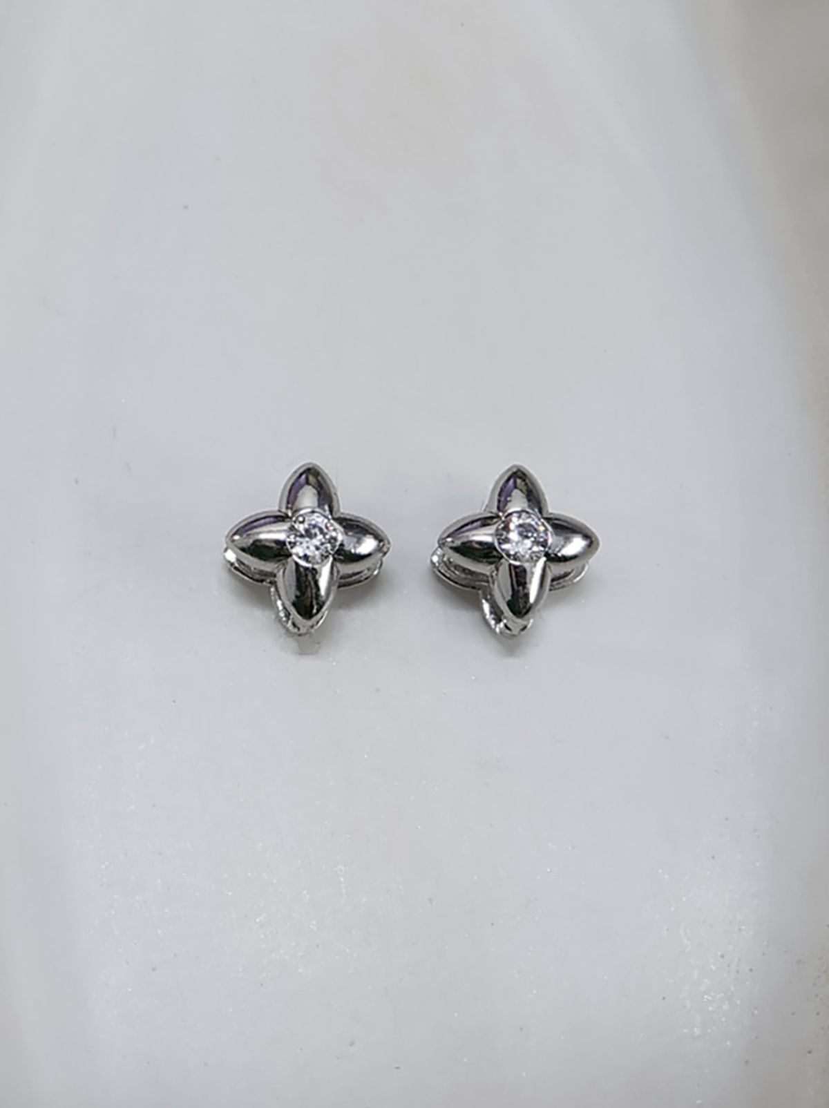 소수(SOSOO) Mini Star Cubic Zirconia One-touch Earrings