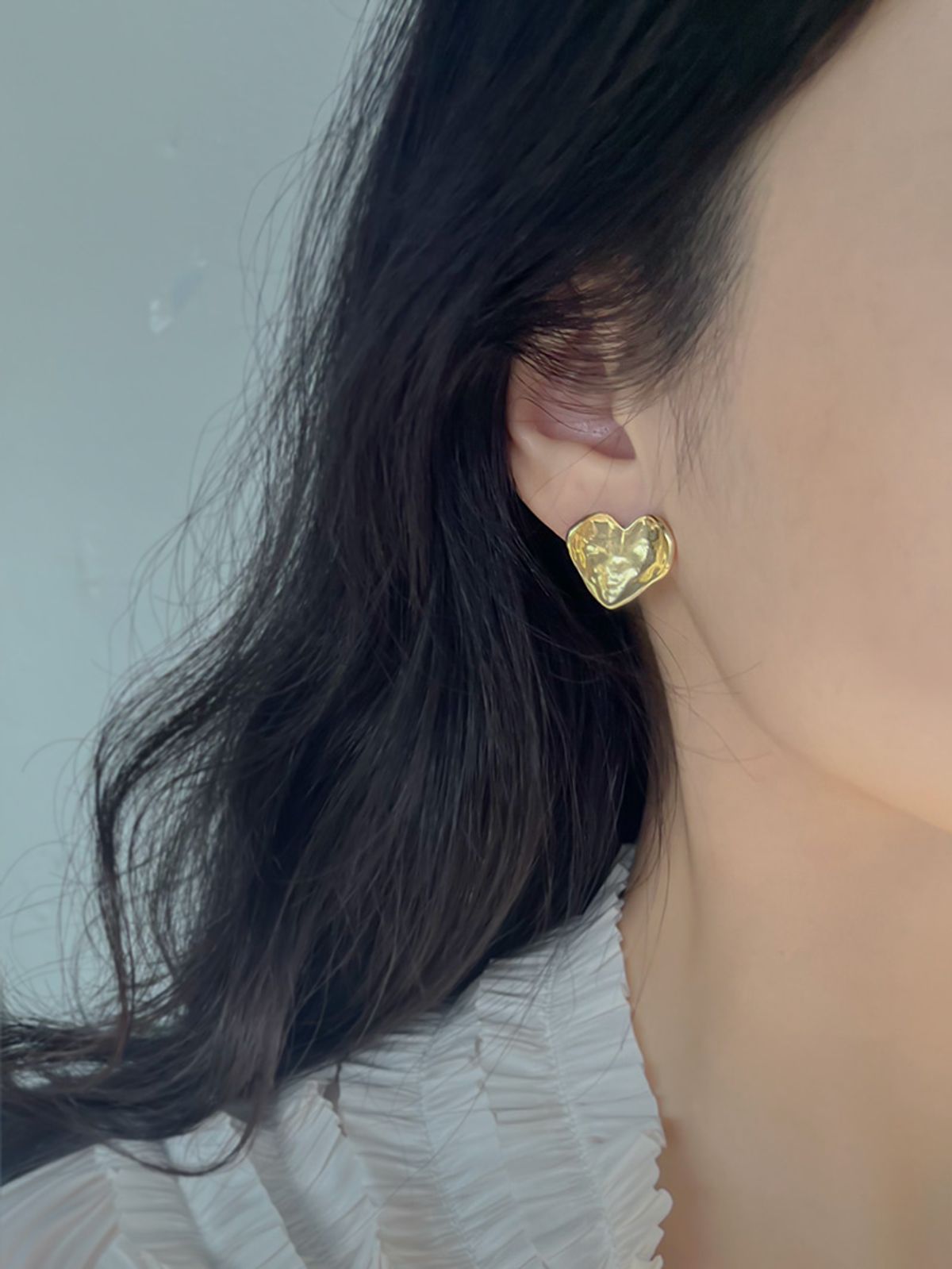 소수(SOSOO) Matt Pound Heart Earrings
