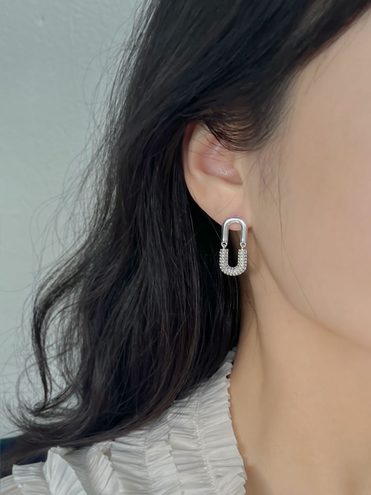 소수(SOSOO) Clip Cubic Zirconia Earrings
