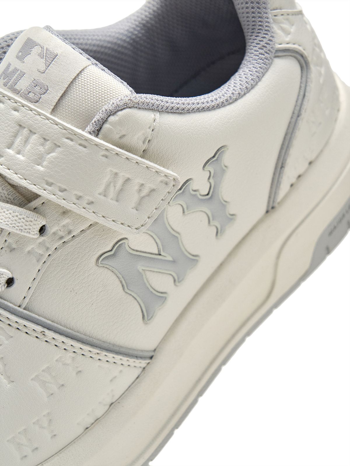 엠엘비 키즈(MLB KIDS) 청키 라이너 CT 모노그램 주니어 NY (White)