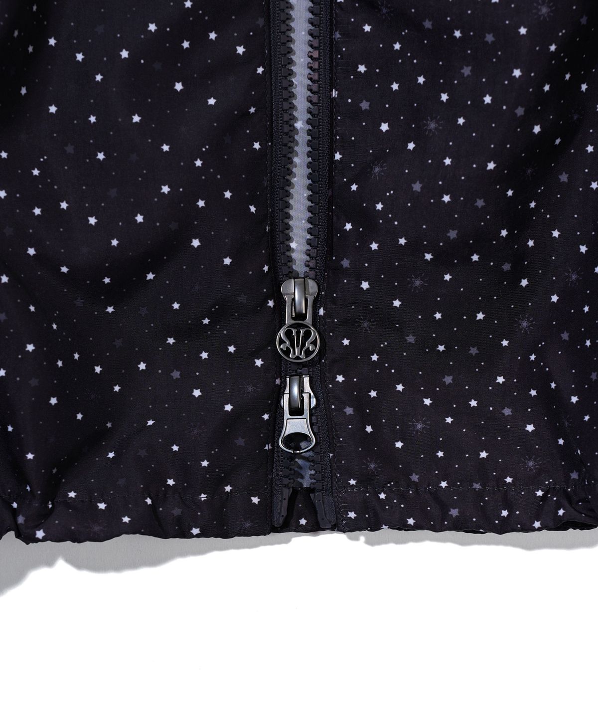 유희(YOUHEE) STAR PATTERN HOODED WIND BREAKER_BLACK