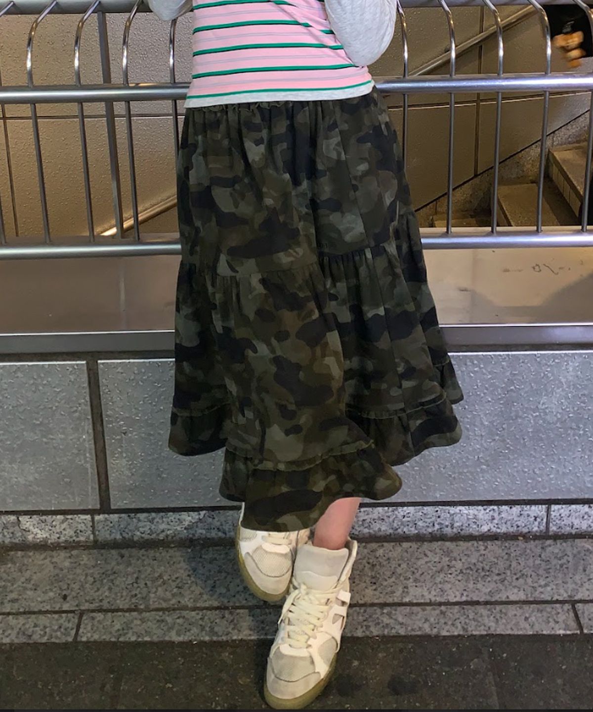 유희(YOUHEE) CAMO TIERED LAYERED MIDI SKIRT_KHAKI