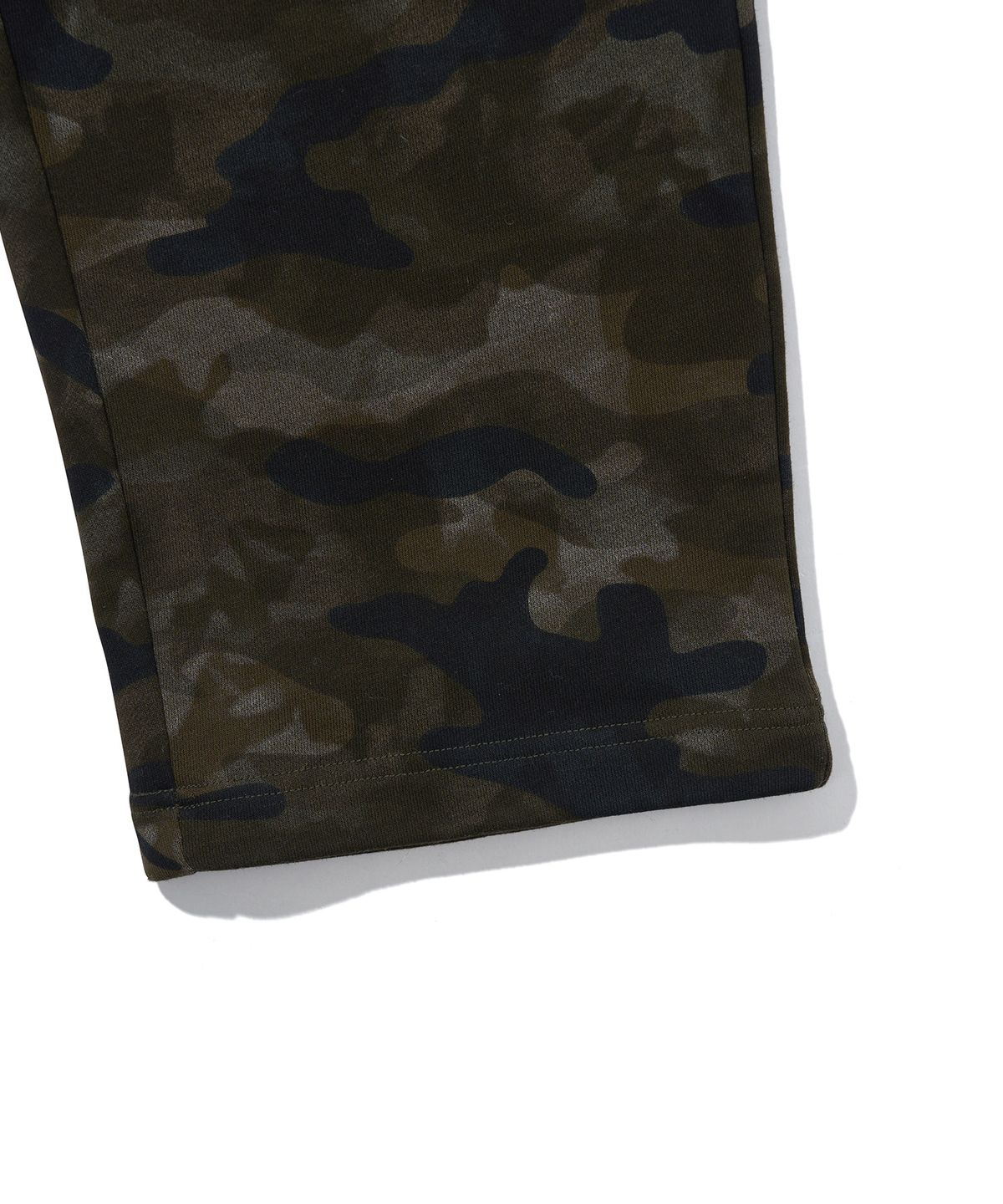 유희(YOUHEE) GRAPHIC CAMO SWEAT PANTS_KHAKI