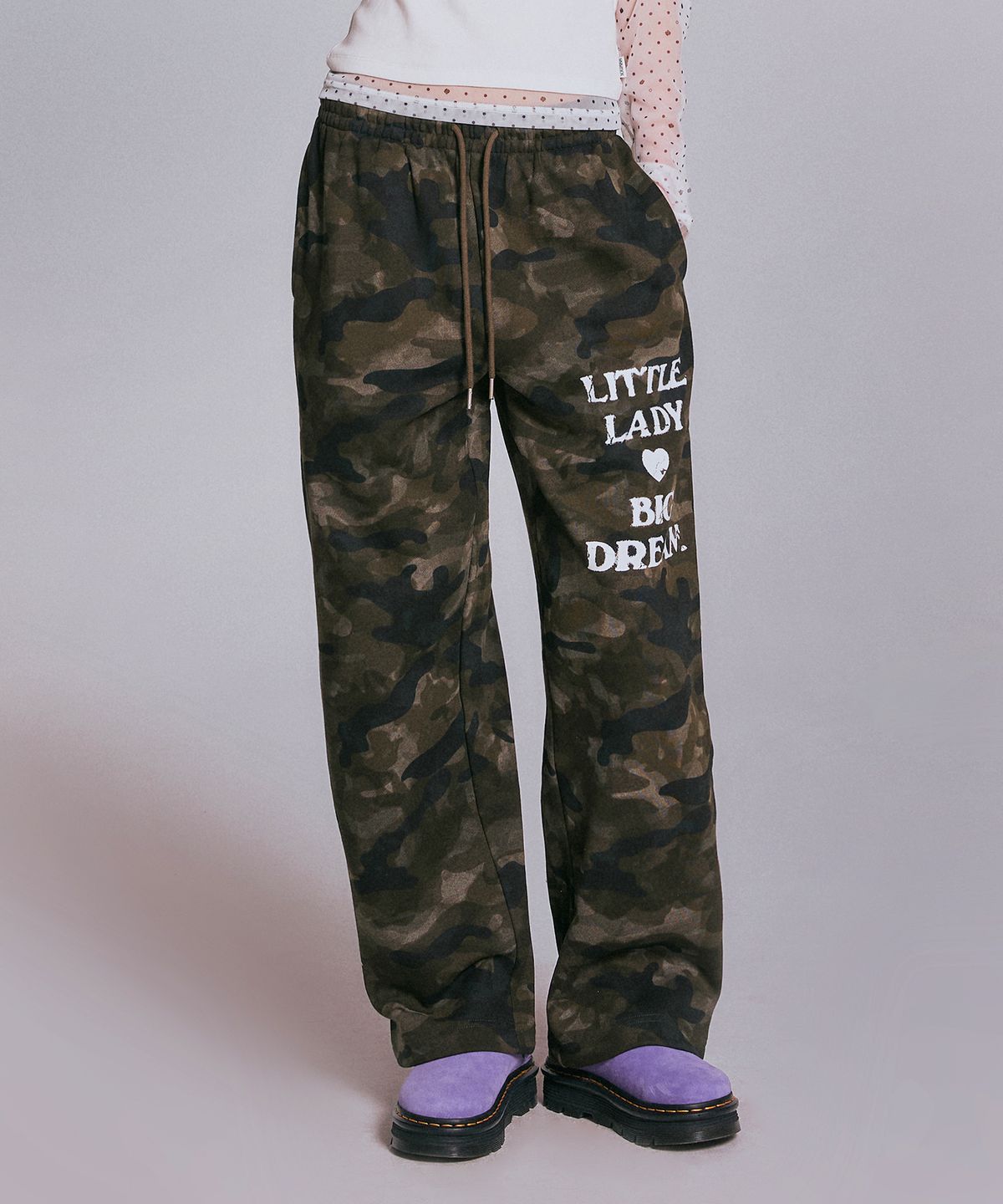유희(YOUHEE) GRAPHIC CAMO SWEAT PANTS_KHAKI