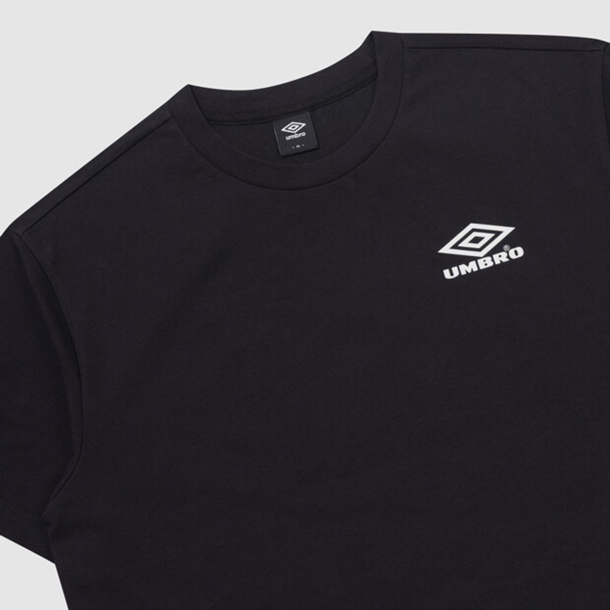 엄브로(UMBRO) HBL 브릿 캐주얼 옴브레 반팔 티셔츠 블랙 UR121CRS23