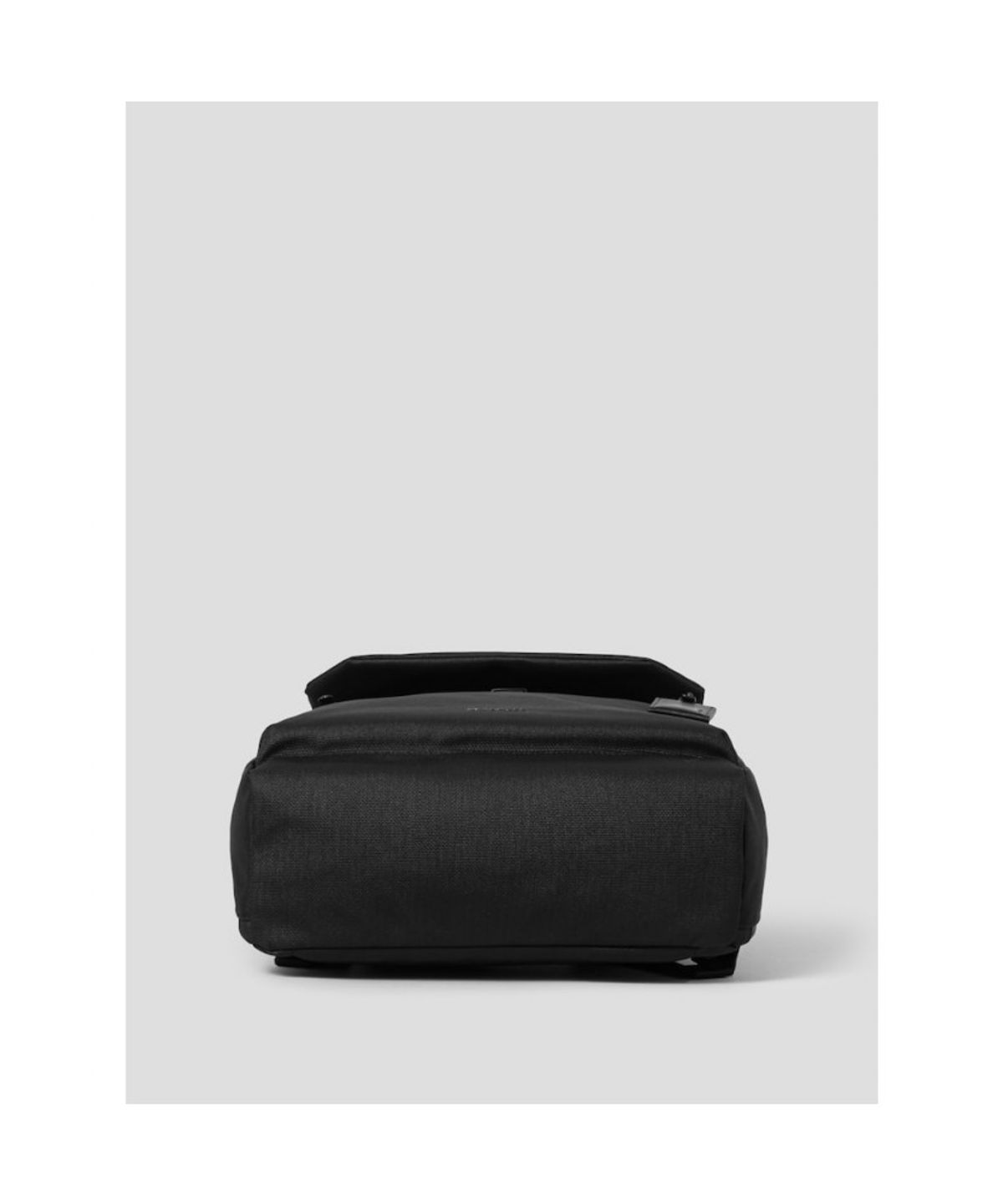 빈폴 액세서리(BEANPOLE ACCESSORY) 디노 미디엄 플랩 백팩  블랙