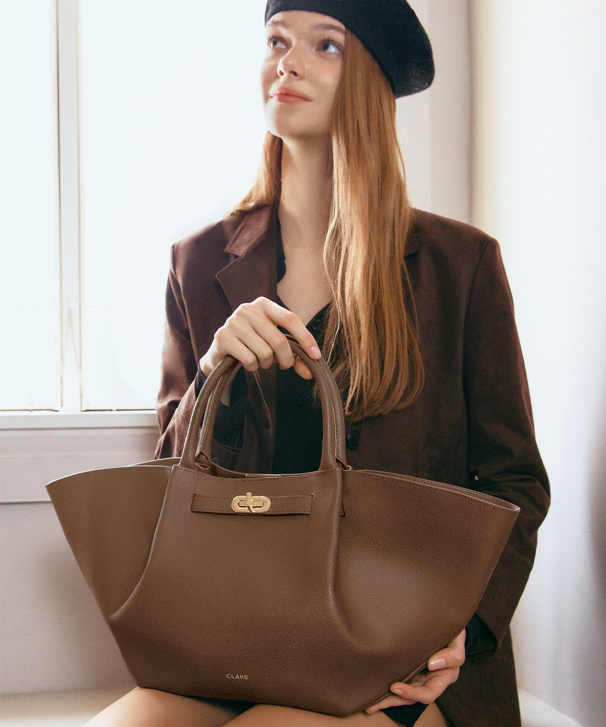 끌라베(CLAVE) 에블린 탄 토트백 (EVELYN Tan Tote Bag)