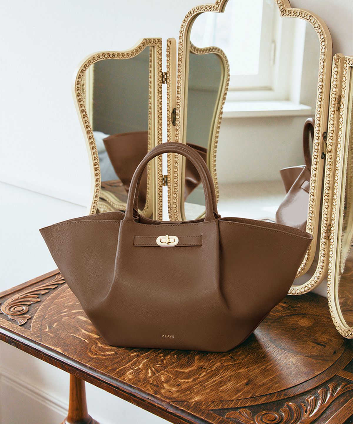 끌라베(CLAVE) 에블린 탄 토트백 (EVELYN Tan Tote Bag)