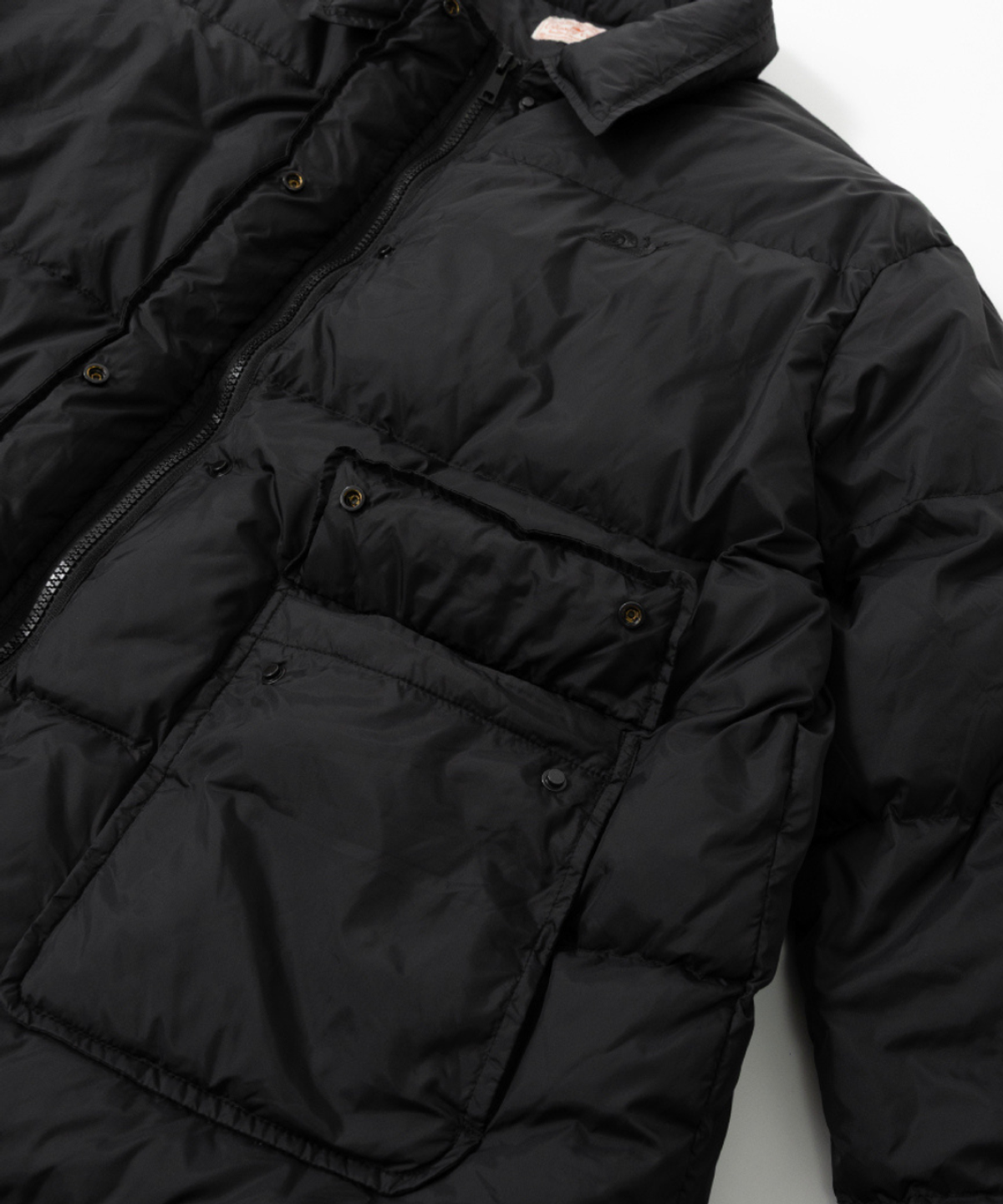 클래씨클럽(CLASSY CLUB) 보이드 패딩 재킷 (Black)