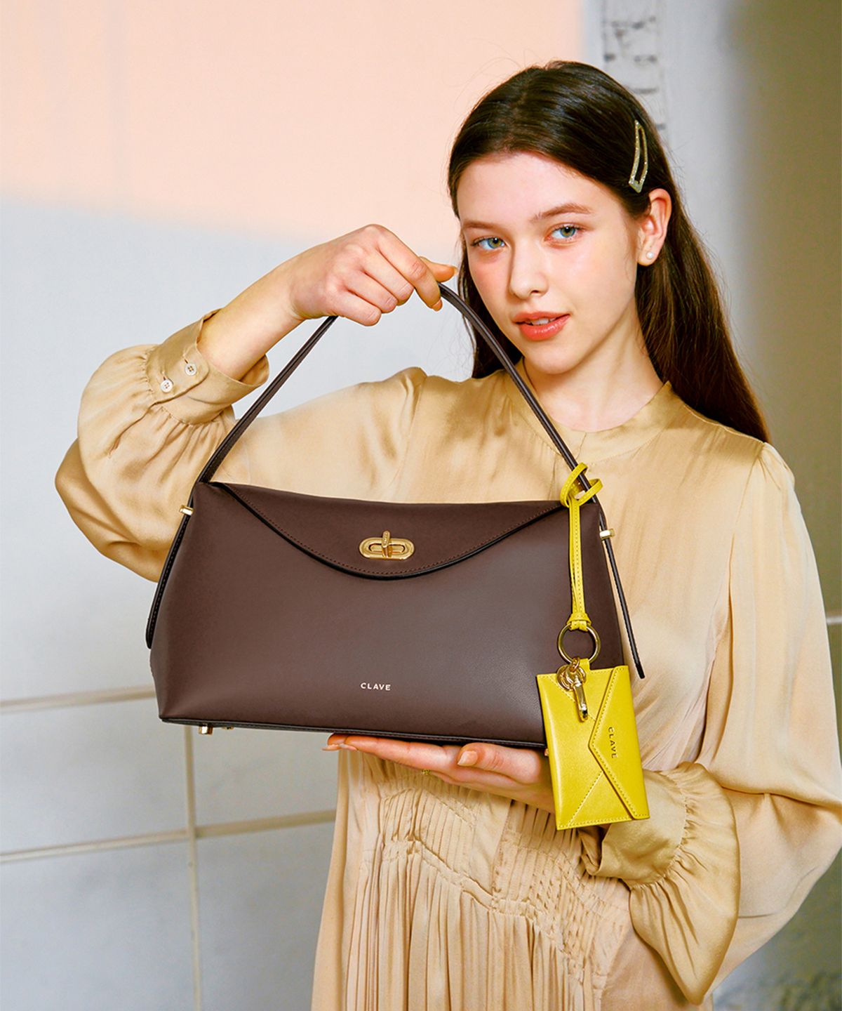 끌라베(CLAVE) 니콜 브라운 토트백 (NICOLE Brown Tote Bag)