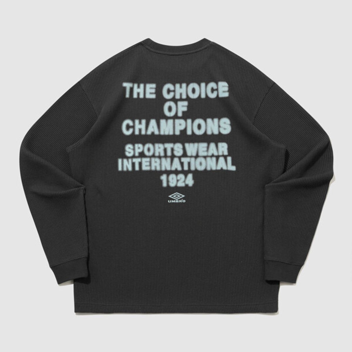 엄브로(UMBRO) 헤리티지 레터링 와플 긴팔 티셔츠 차콜 UR121CRL21