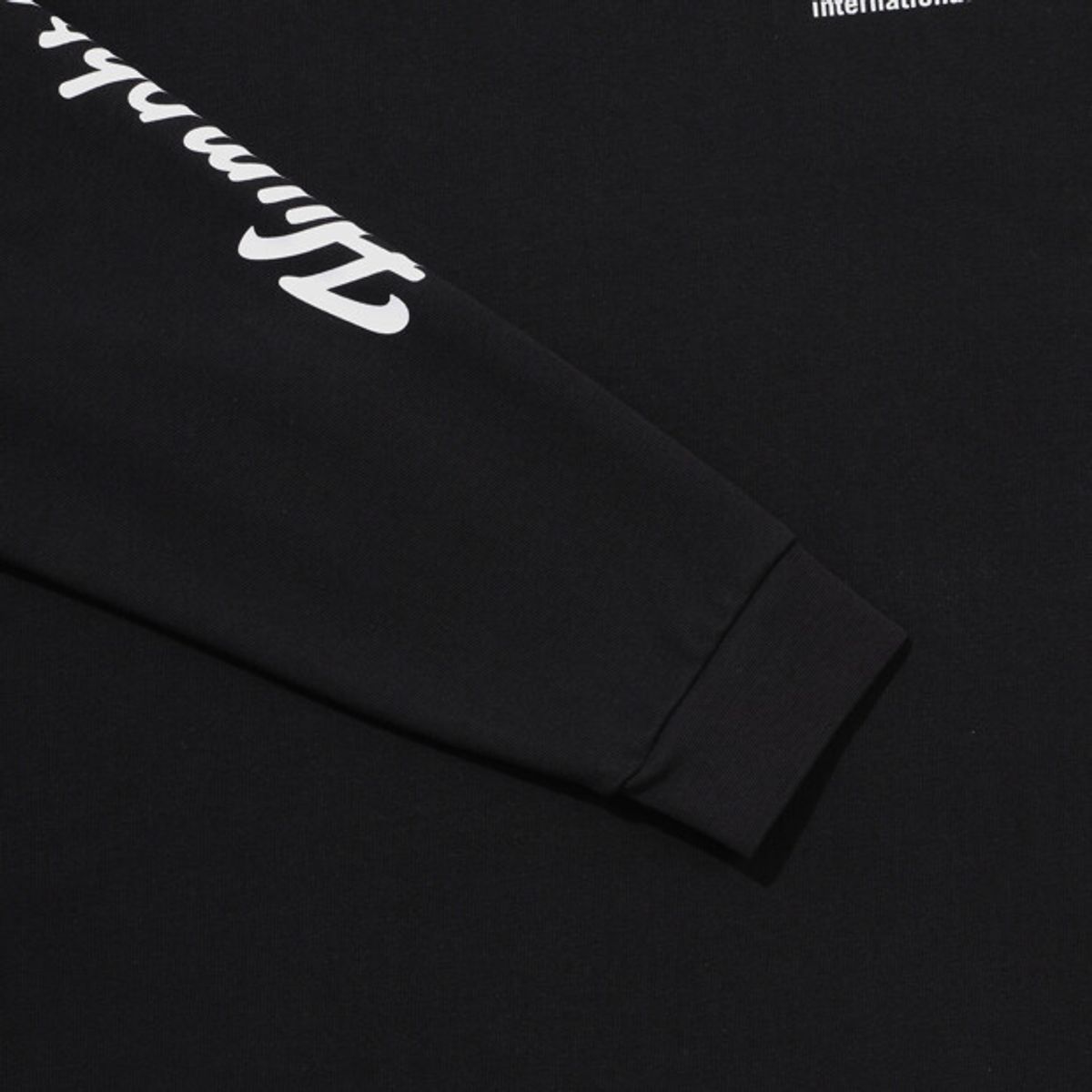 엄브로(UMBRO) HBL 브릿 캐주얼 그래픽 긴팔 티셔츠 블랙 UR121CRL26
