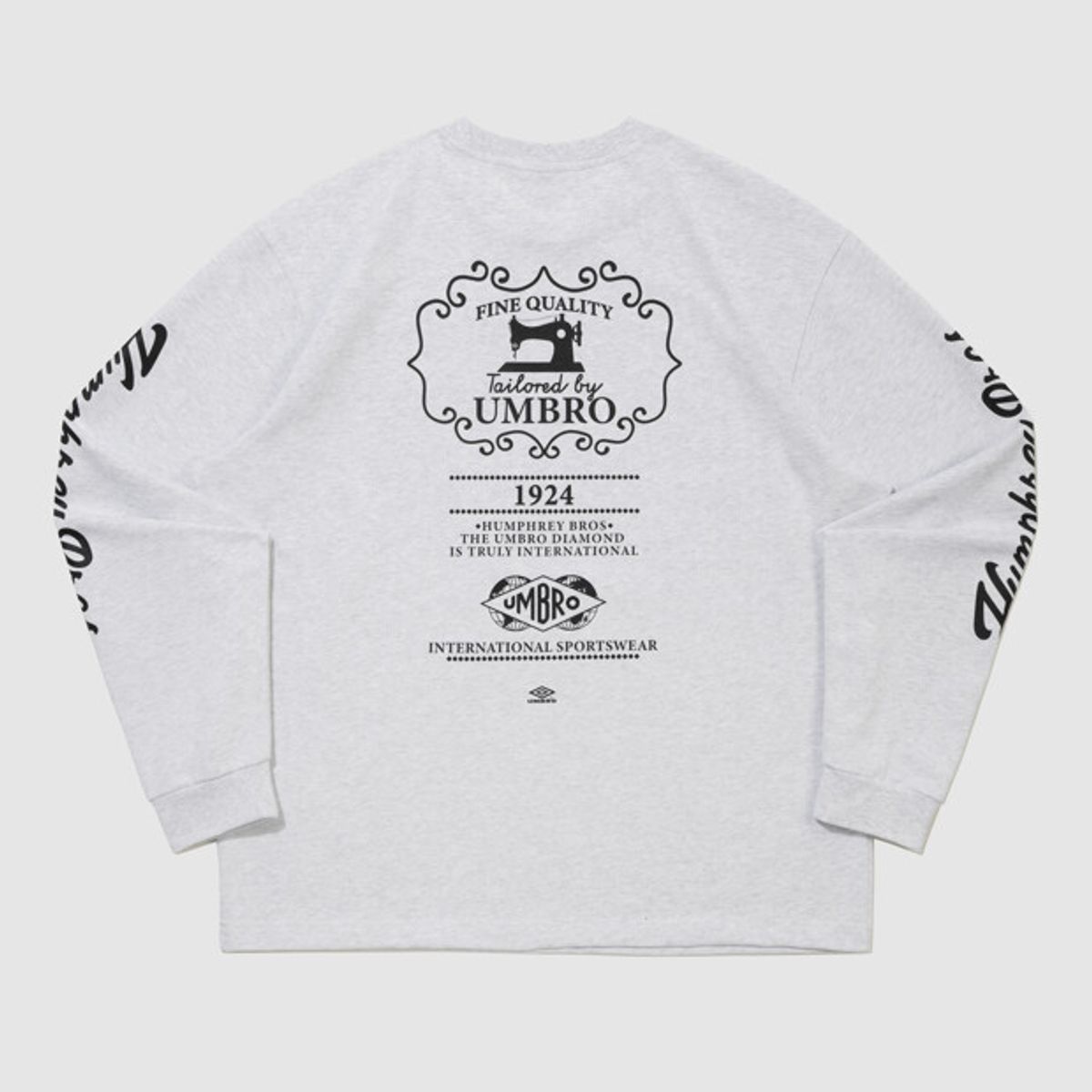 엄브로(UMBRO) HBL 브릿 캐주얼 그래픽 긴팔 티셔츠 라이트 그레이 UR121CRL26