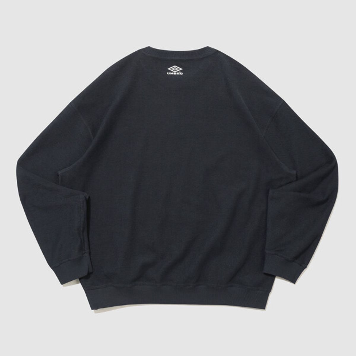엄브로(UMBRO) 인사이드아웃 맨투맨 네이비 UR121CFS23