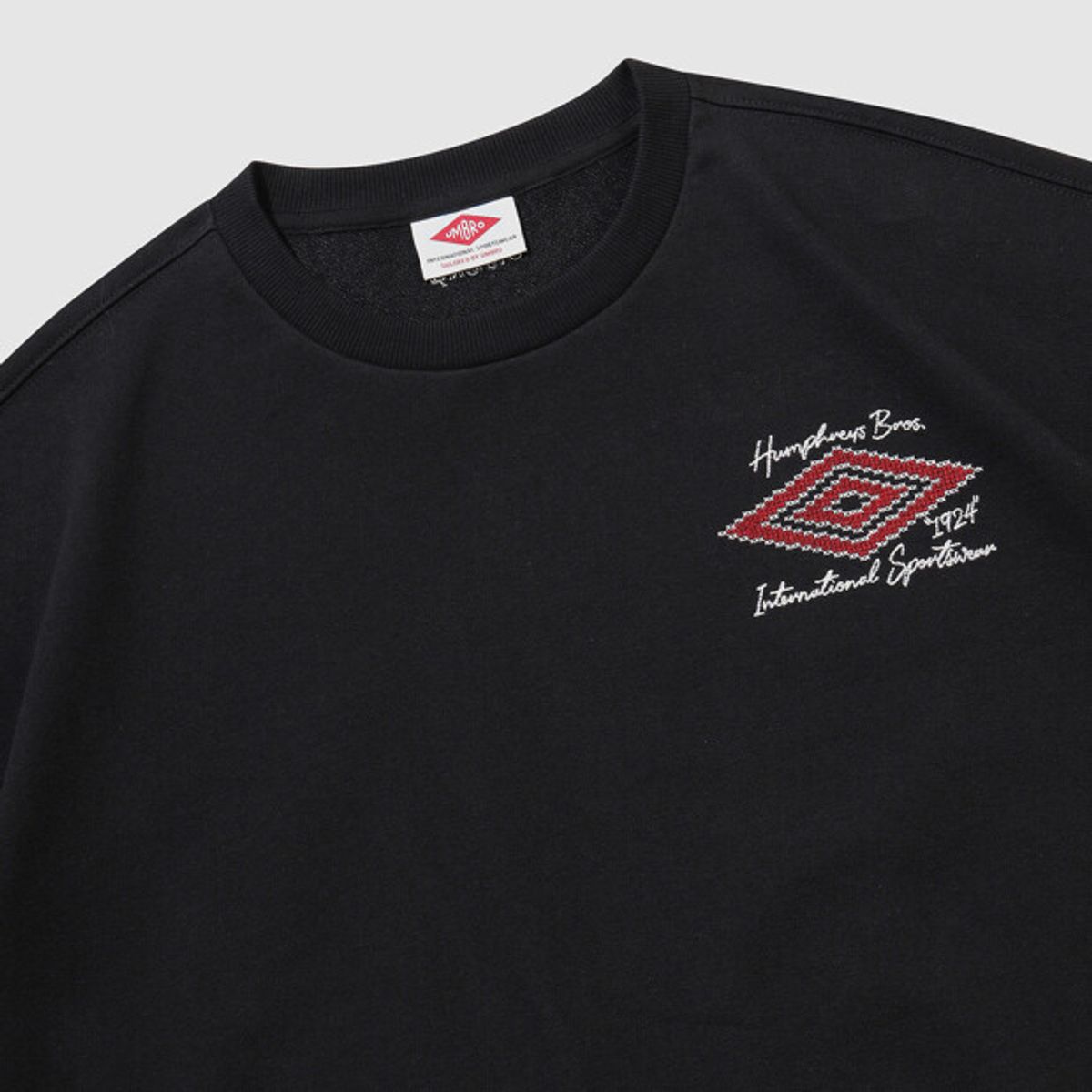 엄브로(UMBRO) HBL 브릿 캐주얼 크래프트 맨투맨 블랙 UR111CFS22