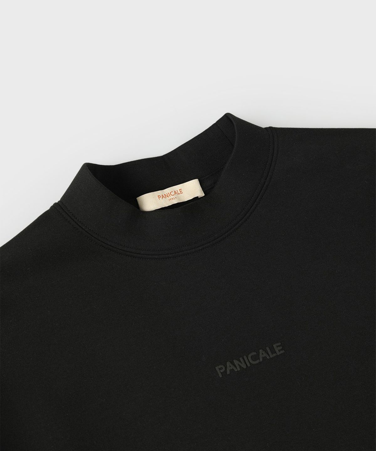 빠니깔레(PANICALE) 블랙 기모 로고 반목 티셔츠