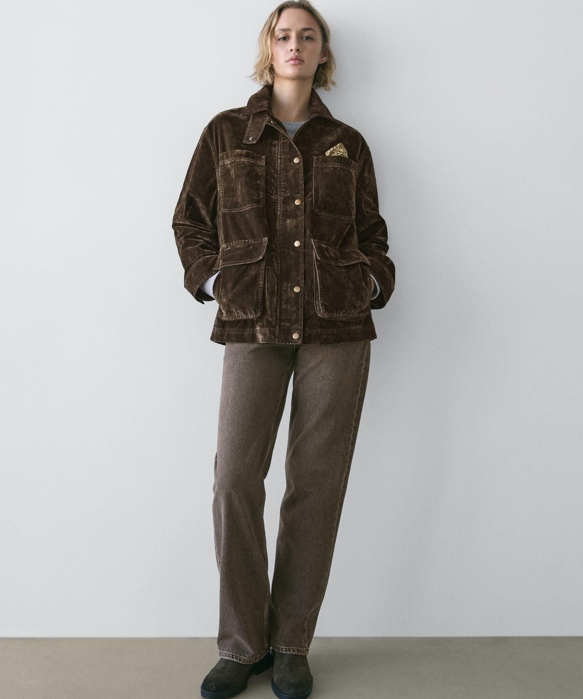 마시모두띠(MASSIMO DUTTI) 플로크 데님 자켓 칼라 디테일