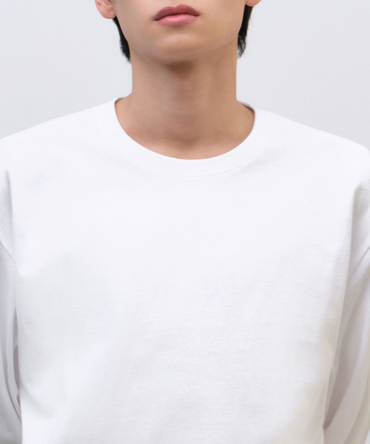 무신사 스탠다드(MUSINSA STANDARD) 릴렉스드 OE 크루 넥 긴소매 티셔츠 [화이트]