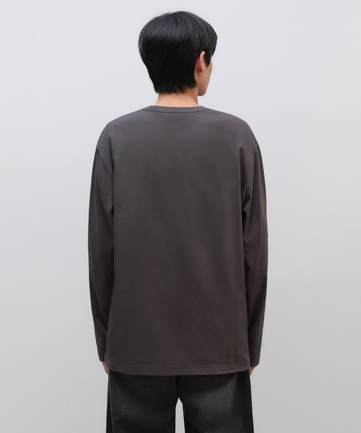 무신사 스탠다드(MUSINSA STANDARD) 릴렉스드 OE 크루 넥 긴소매 티셔츠 [건메탈]