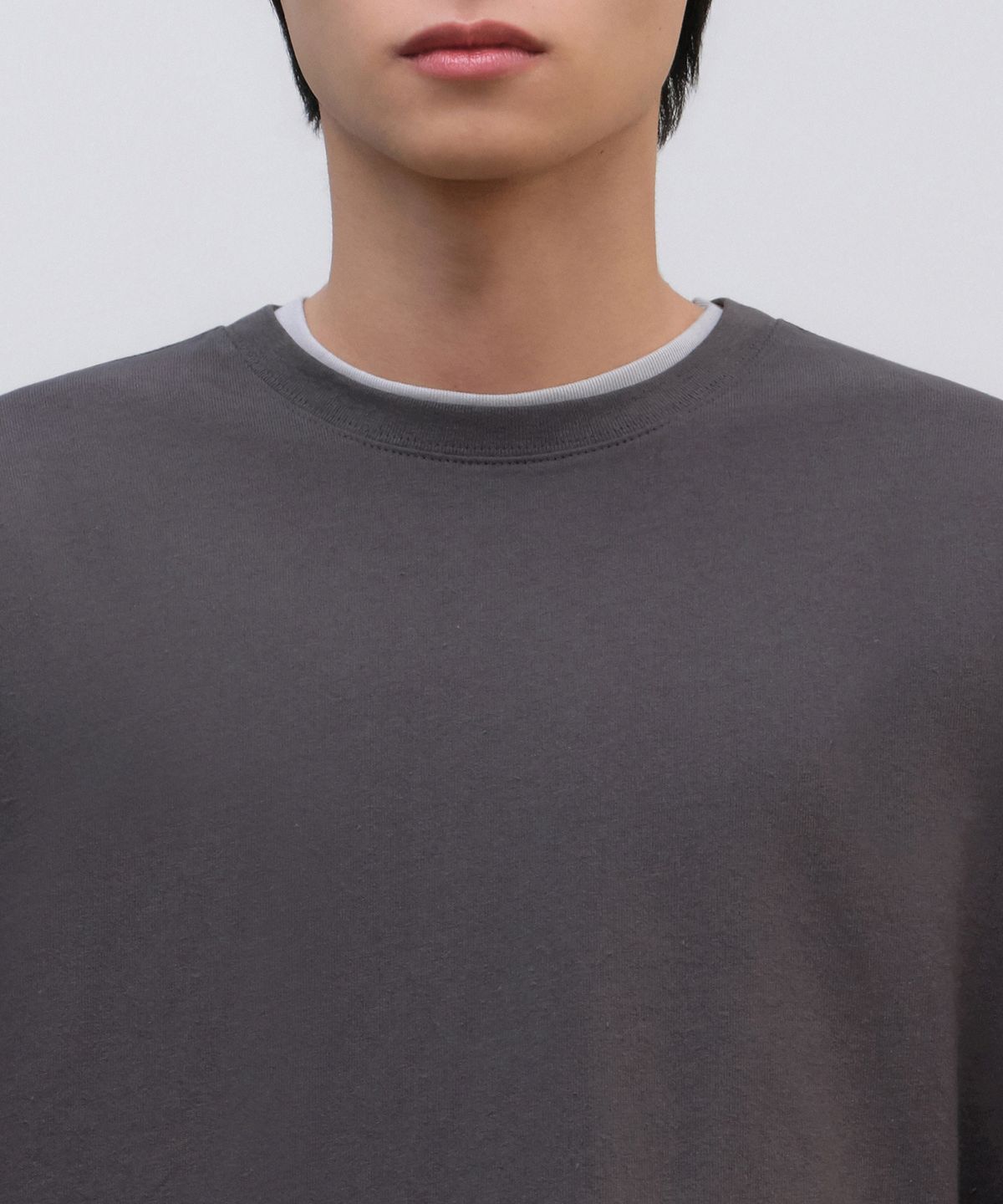 무신사 스탠다드(MUSINSA STANDARD) 릴렉스드 OE 크루 넥 긴소매 티셔츠 [건메탈]