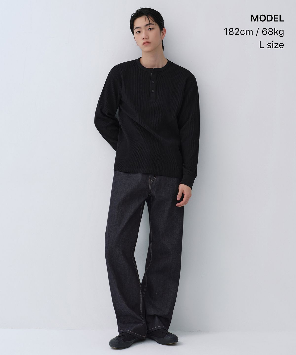 무신사 스탠다드(MUSINSA STANDARD) 와플 헨리 넥 긴소매 티셔츠 [블랙]
