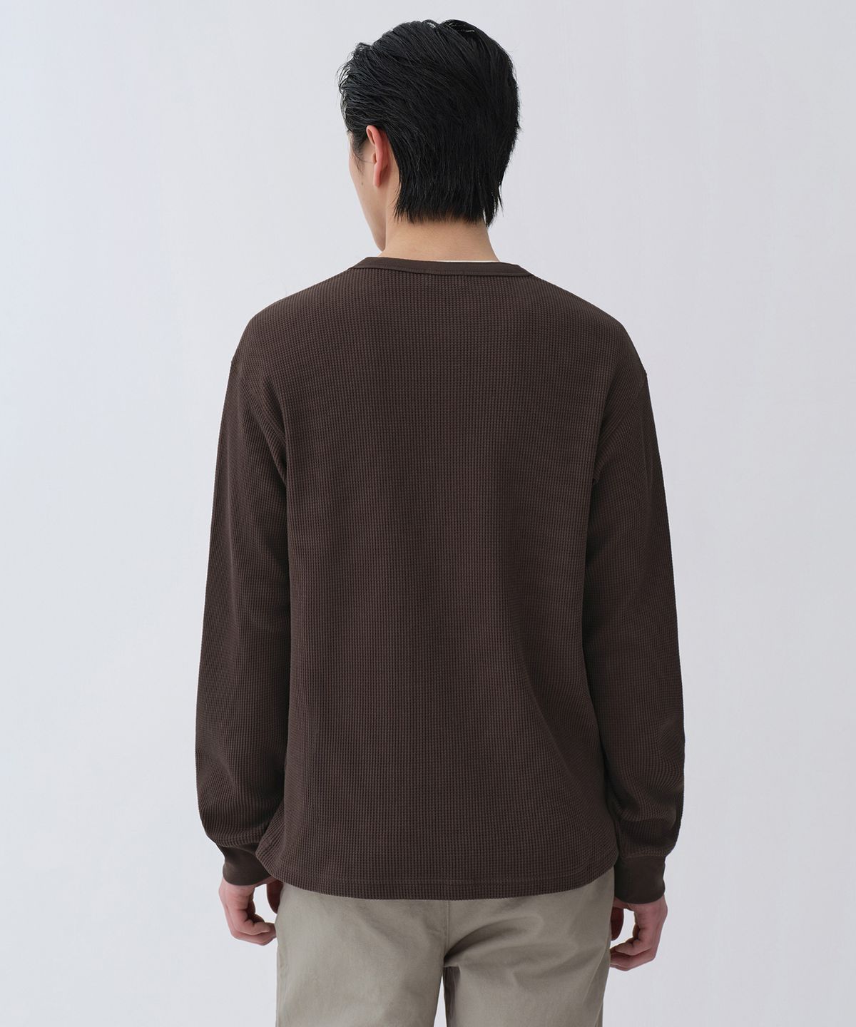 무신사 스탠다드(MUSINSA STANDARD) 와플 헨리 넥 긴소매 티셔츠 [브라운]