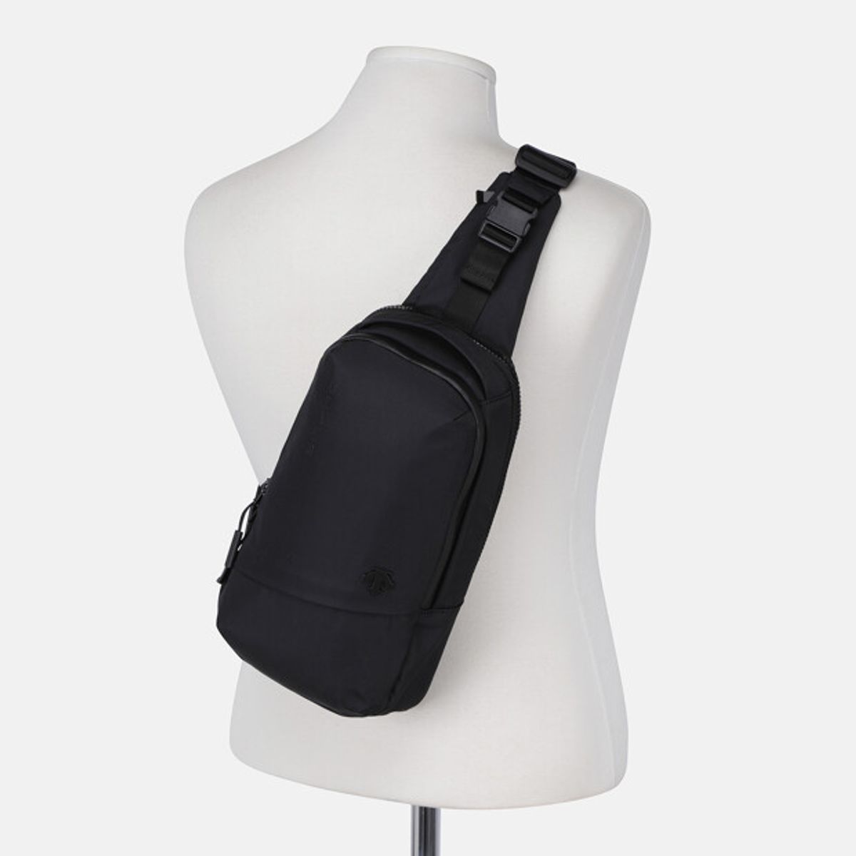 데상트(DESCENTE) 듀얼리스 라지 슬링백 블랙 SR123DBG10
