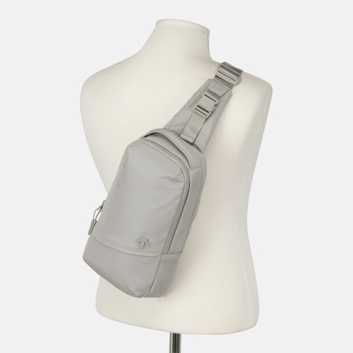 데상트(DESCENTE) 듀얼리스 라지 슬링백 베이지 SR123DBG10