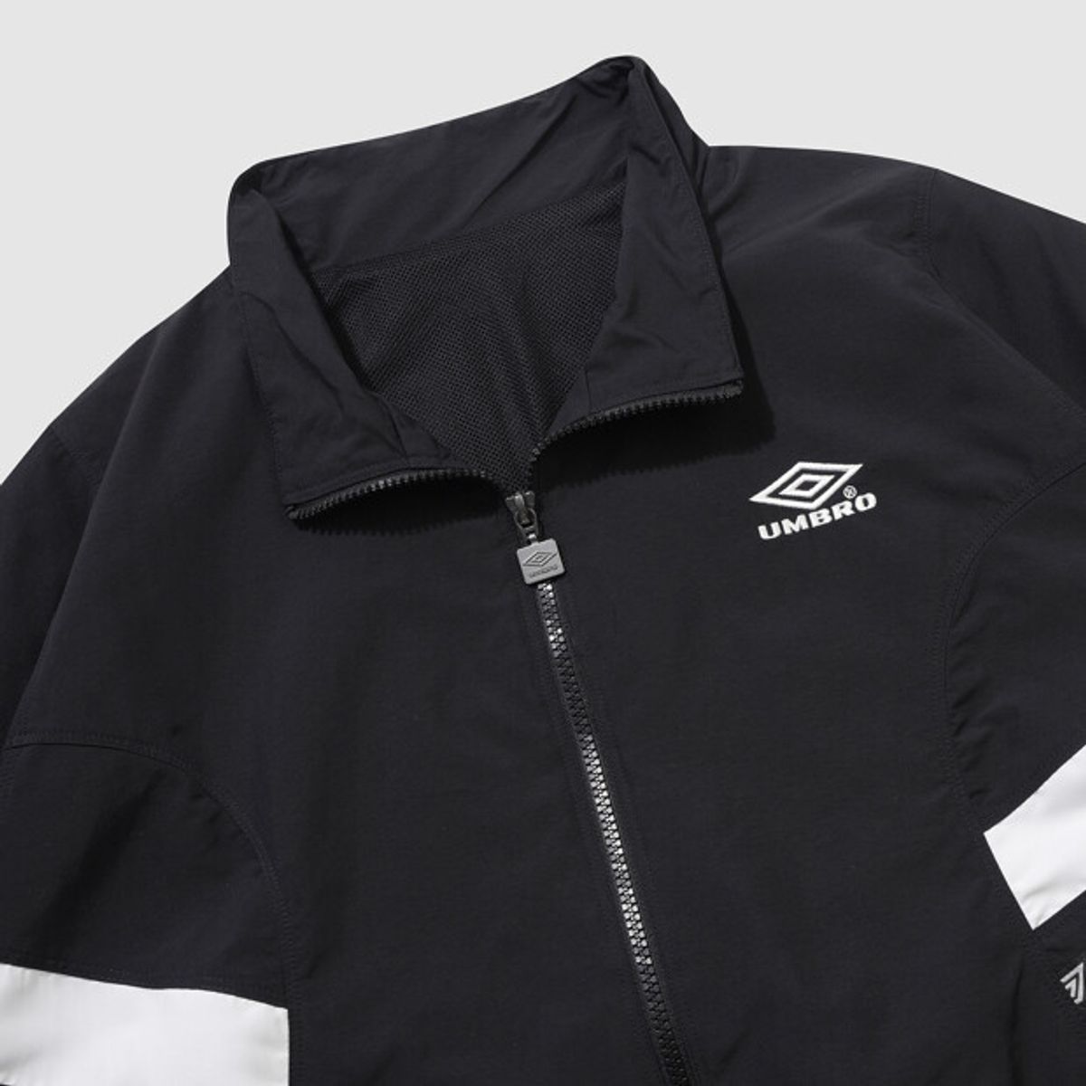 엄브로(UMBRO) 헤리티지 트랙 우븐 바람막이 자켓 블랙 UR121CJK13