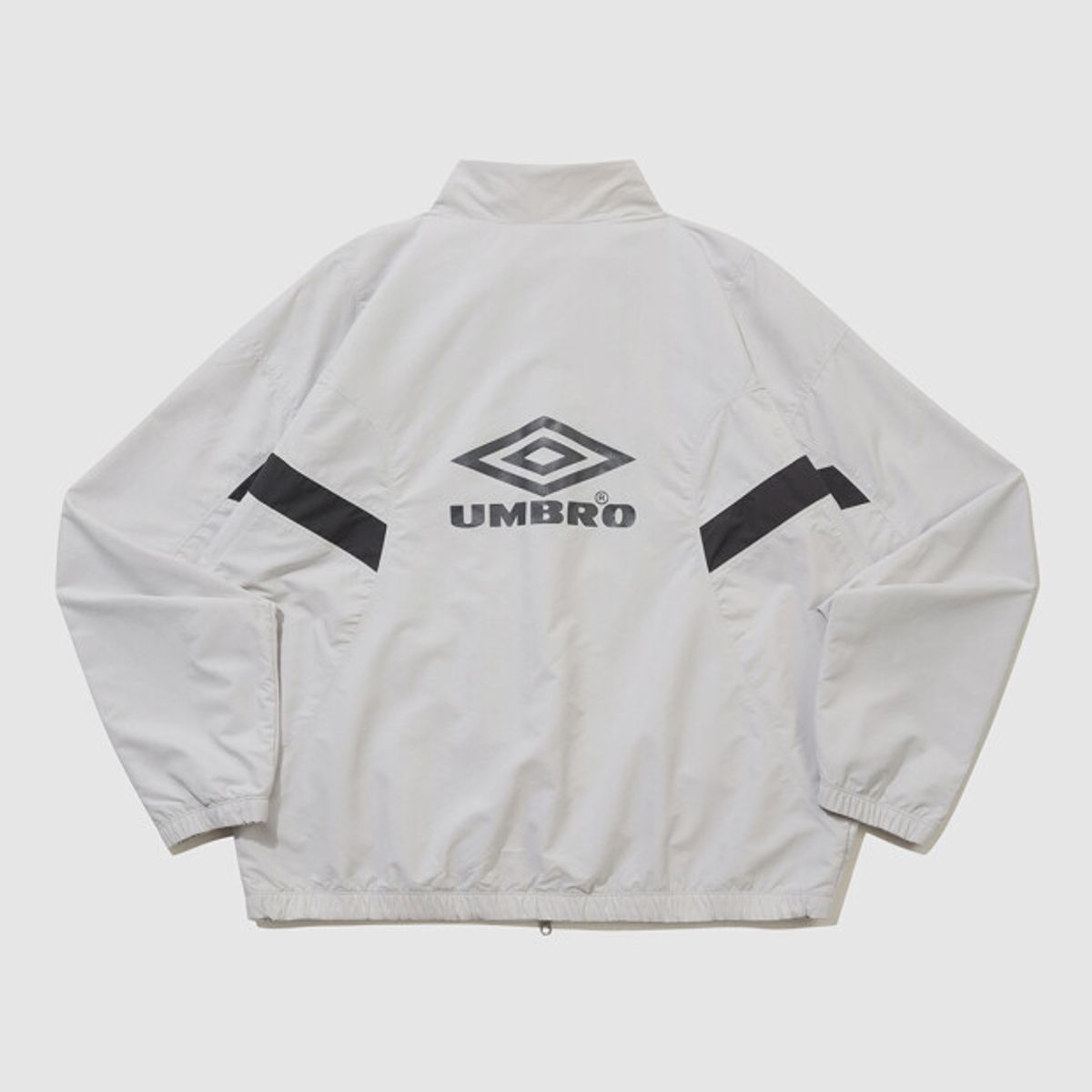 엄브로(UMBRO) 헤리티지 트랙 우븐 바람막이 자켓 그레이 UR121CJK13