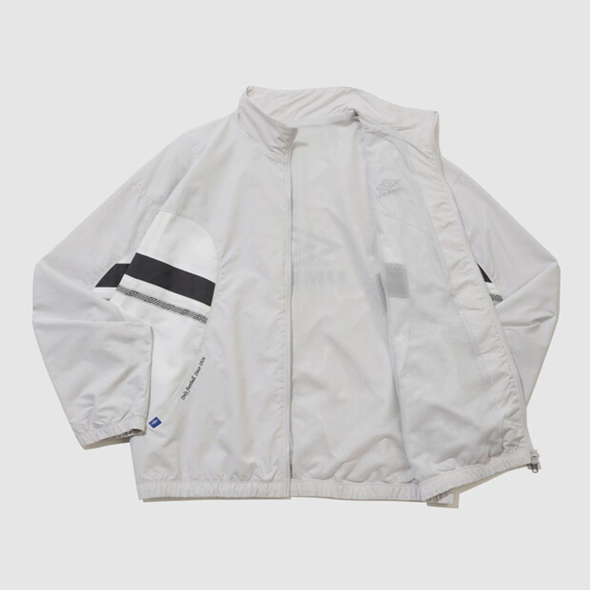 엄브로(UMBRO) 헤리티지 트랙 우븐 바람막이 자켓 그레이 UR121CJK13