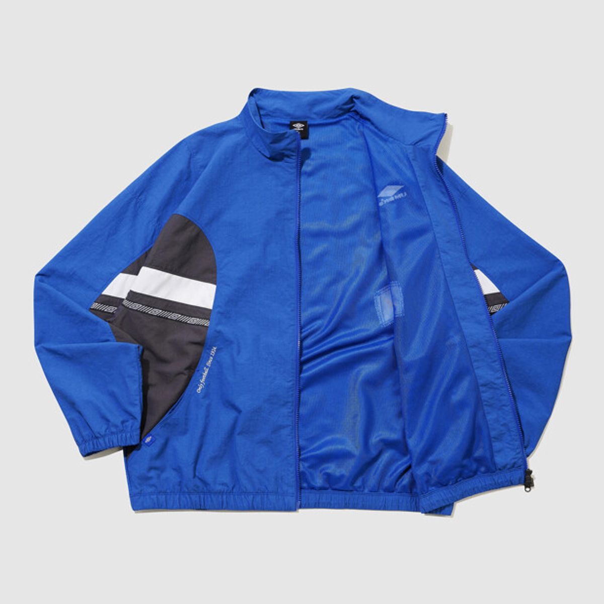 엄브로(UMBRO) 헤리티지 트랙 우븐 바람막이 자켓 블루 UR121CJK13