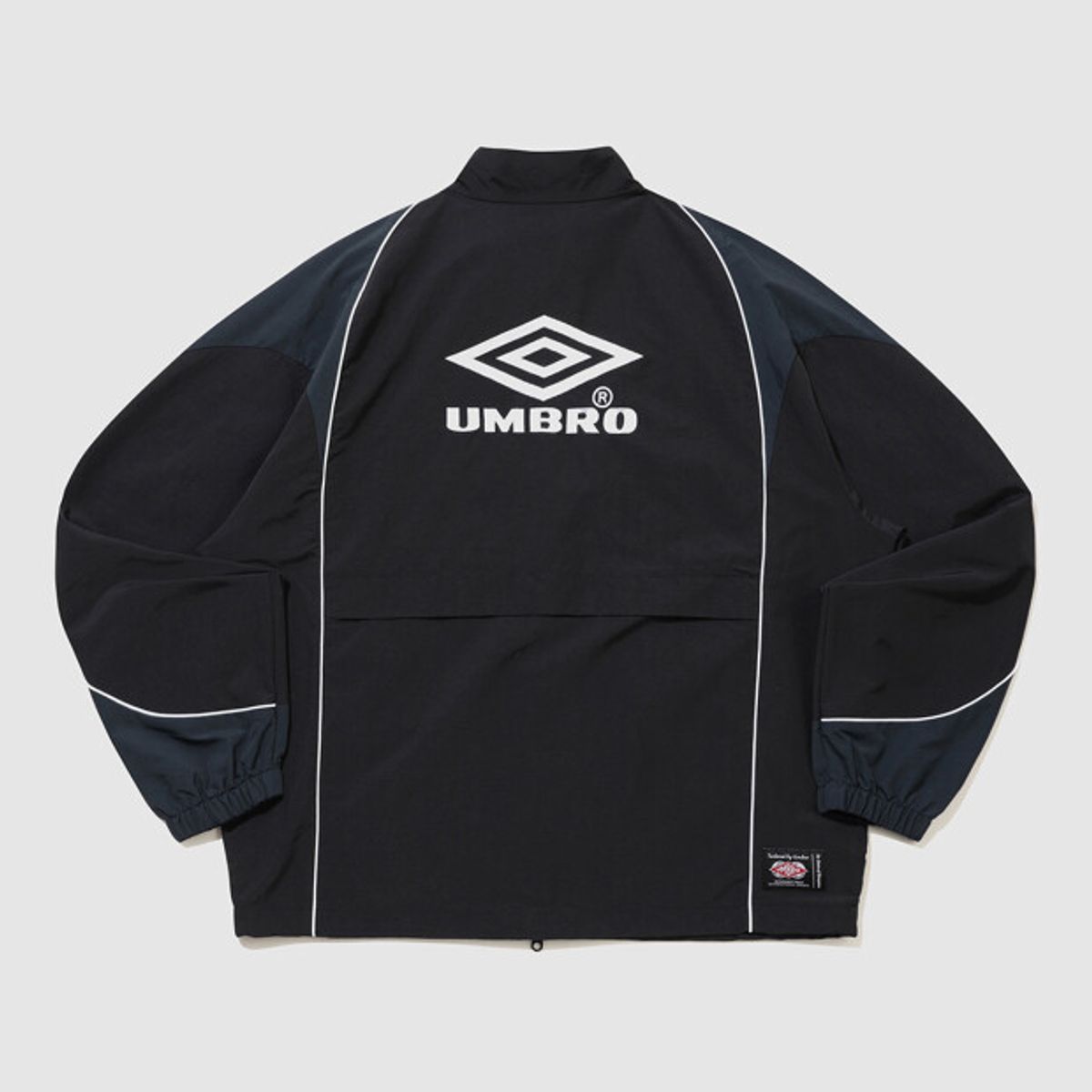 엄브로(UMBRO) HBL 네오 브릿 컬러블럭 스탠넥 바람막이 자켓 블랙 UR121CJK22