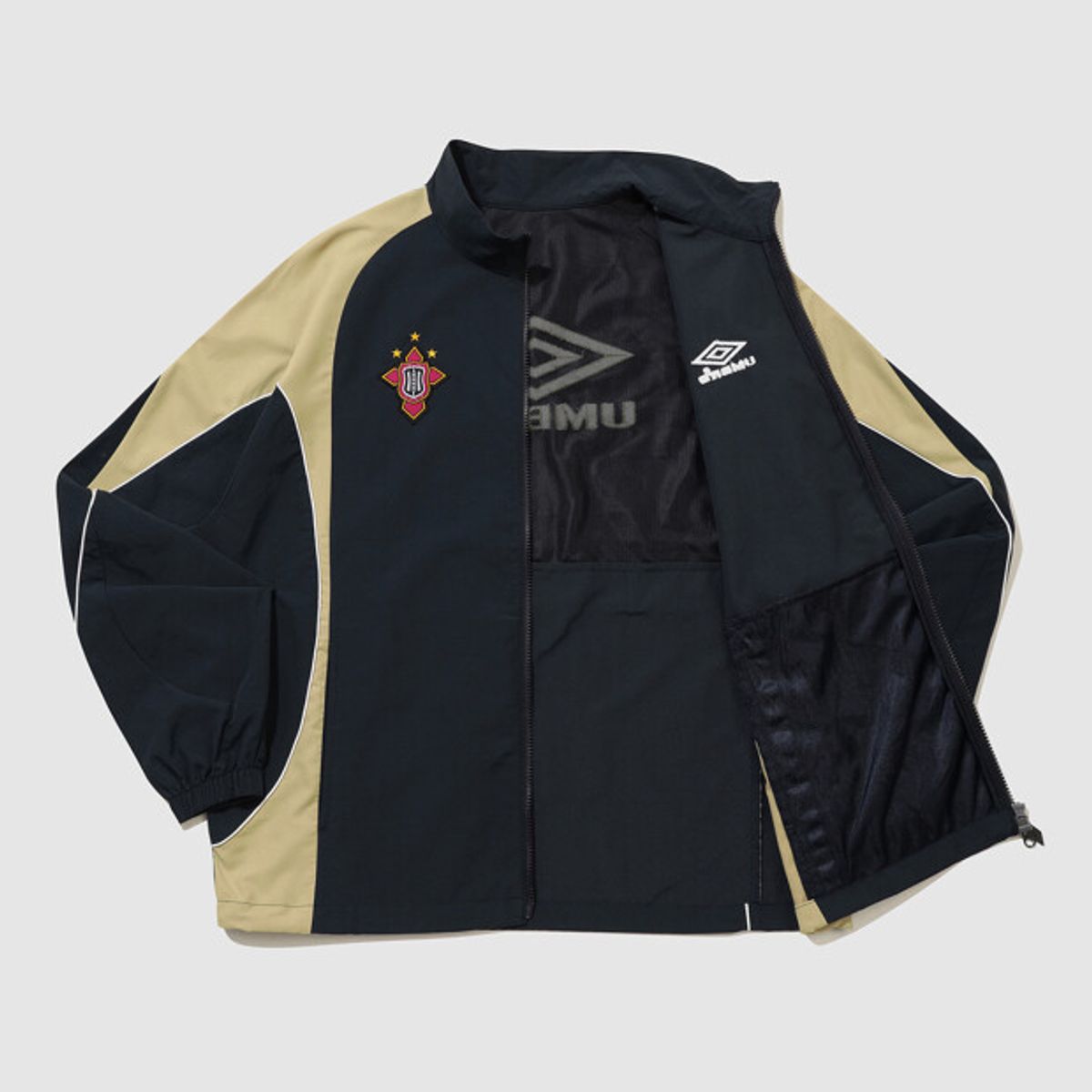 엄브로(UMBRO) HBL 네오 브릿 컬러블럭 스탠넥 바람막이 자켓 네이비 UR121CJK22