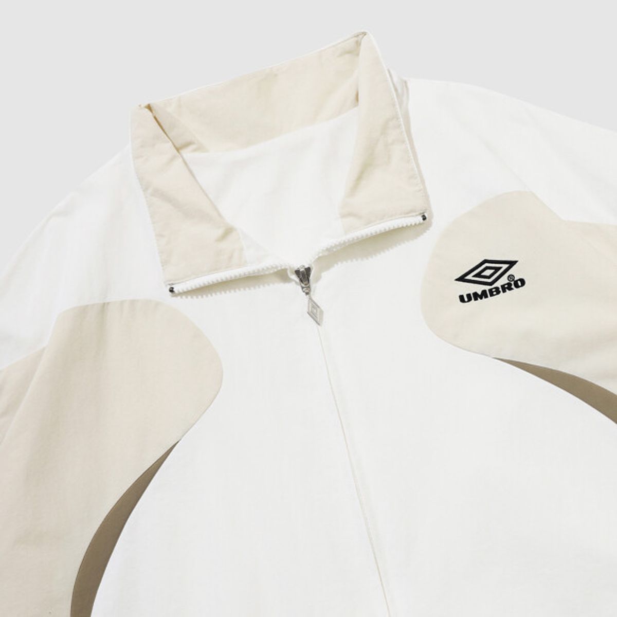 엄브로(UMBRO) HBL 브릿 캐주얼 스탠넥 바람막이 자켓 아이보리 UR121CJK24